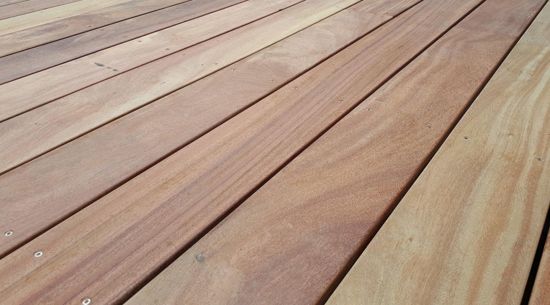 Pose plancher en bois des Vosges construction terrasse slide